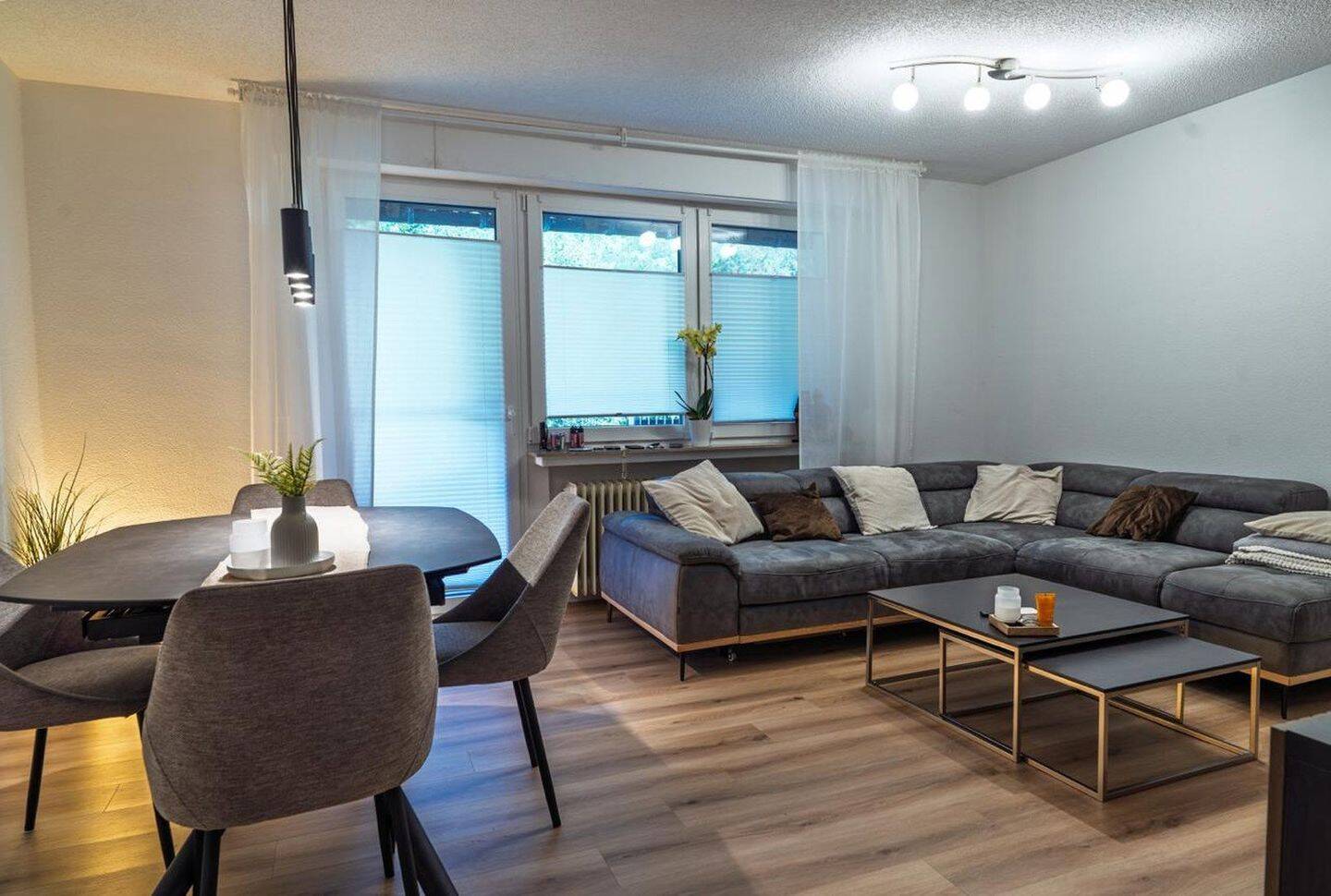 Einziehen und wohlfühlen: komplett sanierte 3-Zimmer-Wohnung mit Balkon und Garage, 58515 Lüdenscheid