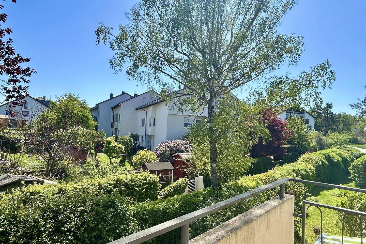 Freie 3-Zi.-Wohnung mit kleinem Balkon mit Blick ins Grüne, renovierungsbedürftig, TG-Stellplatz, 70499 Stuttgart