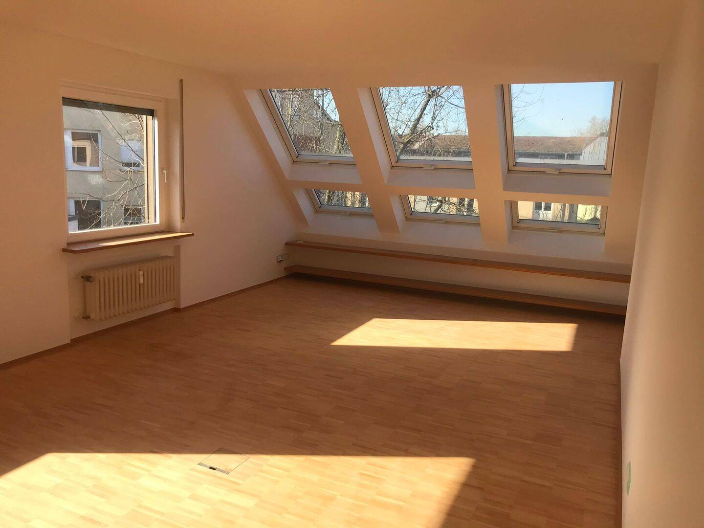 Helle teilmöblierte Dachgeschosswohnung, 54292 Trier (Eitelsbach Ruwer Trier-Nord)