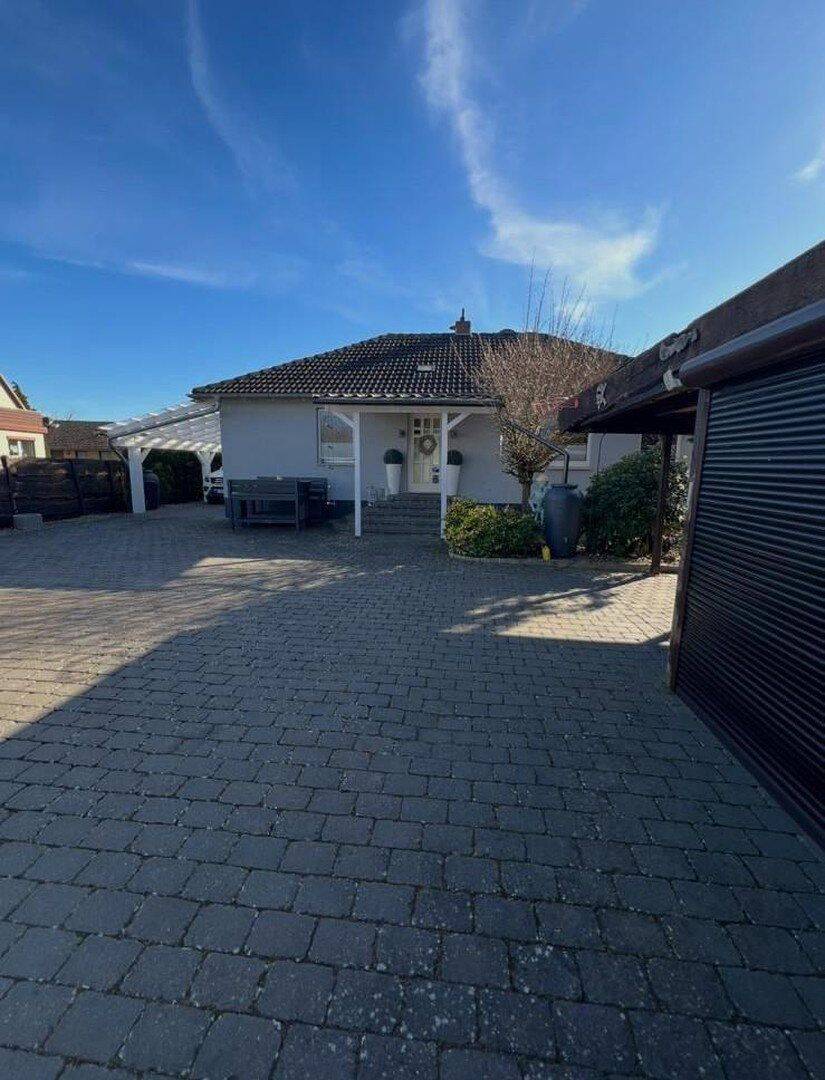 traumhafter Familienbugalow mit 6,5 Zimmern und Pool in der Wedemark, 30900 Wedemark