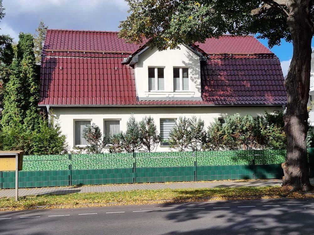 Sehr gepflegtes Zweifamilienhaus mit großzügigem Carport in zentraler, guter Lage von Biesdorf, 12683 Berlin (Marzahn-Hellersdorf Biesdorf Kleingartenanlage Biesenhorst 1)