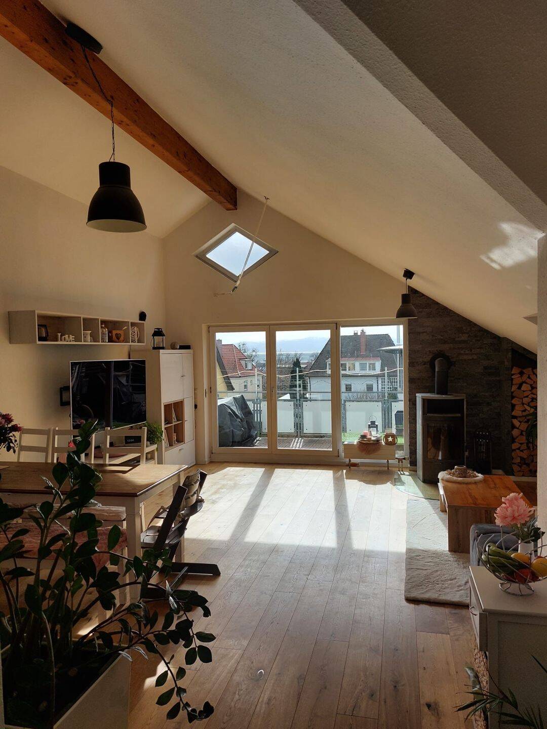 Sehr schöne und große Wohnung mit Seeblick in schöner Stadtrandlage von Friedrichshafen befristet zu vermieten. Oktober bis März, 88045 Friedrichshafen