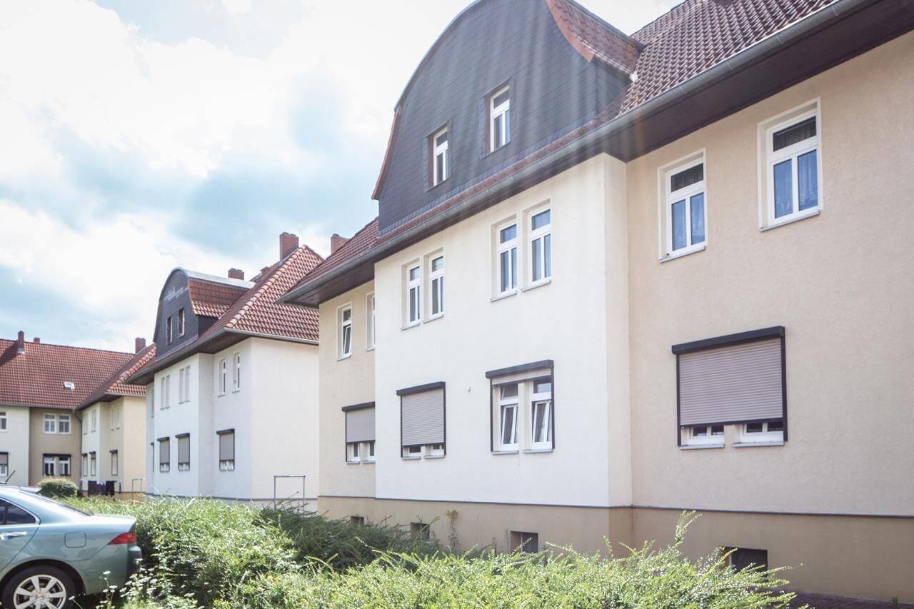 Ab Dezember: 4 Zimmer / ebenerdige Dusche / Hochparterre, 6132 Halle (Saale) (Ammendorf-Beesen Planena Radewell-Osendorf Silberhöhe)