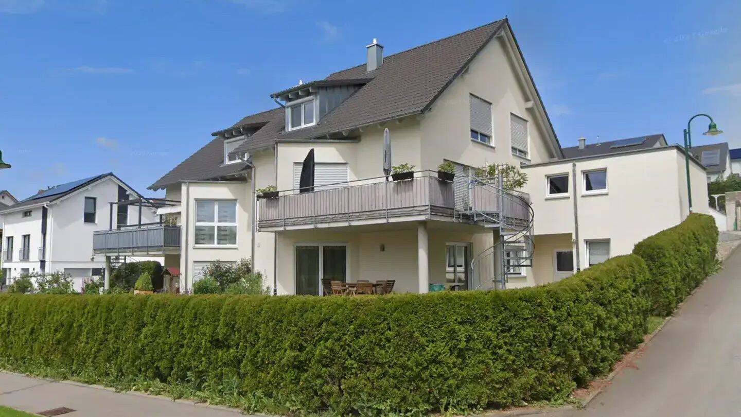 Helle 4-Zimmer Doppelhaushälfte (137 m²) mit Balkon & Doppelgarage in Walpertshofen, 88487 Mietingen