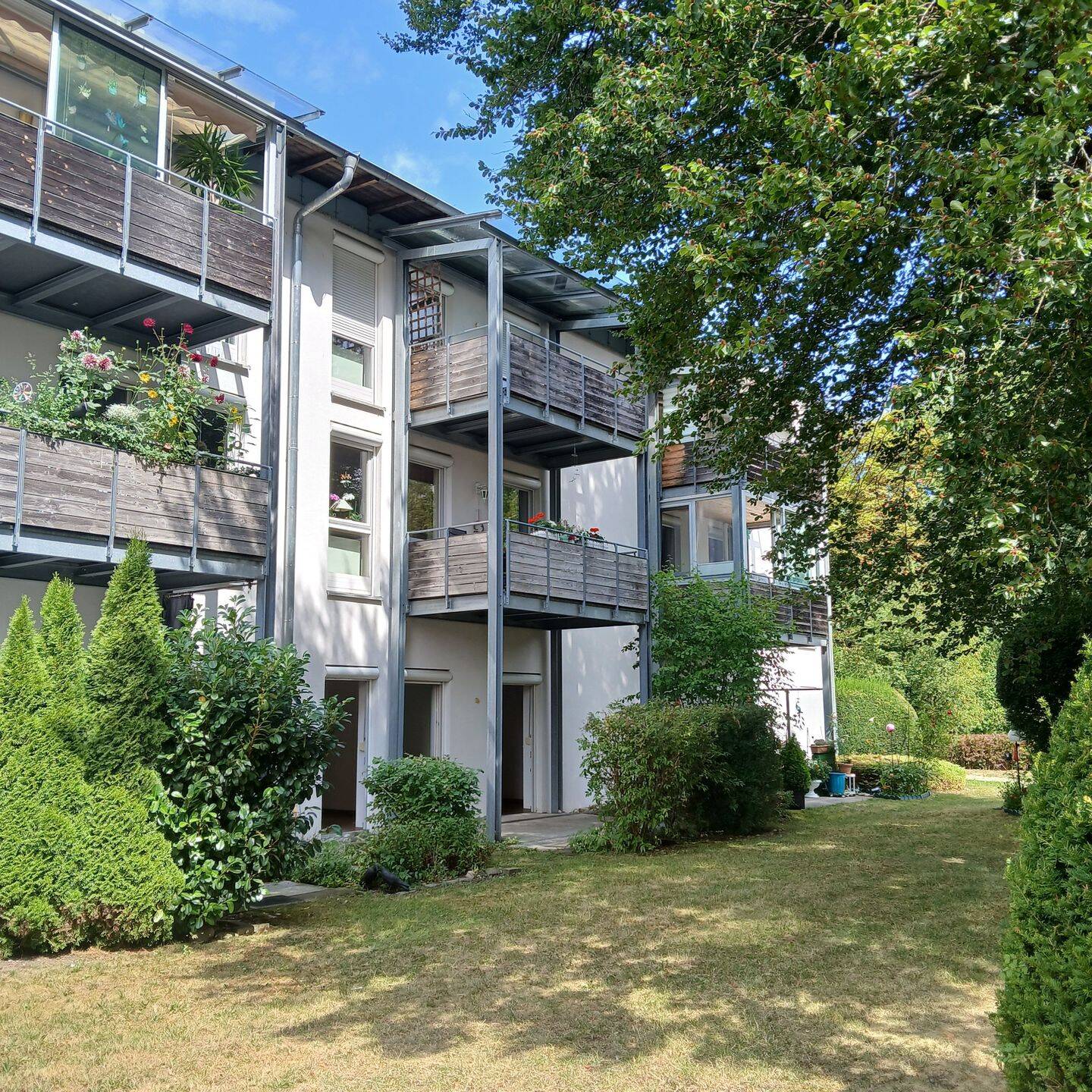 NUR für Senioren ab ca. 65 Jahren!!!

In Seniorenwohnanlage 2 Zi Wohnung 
NUR für Senioren ab 65 Jahre zu vermieten, 87437 Kempten (Allgäu)