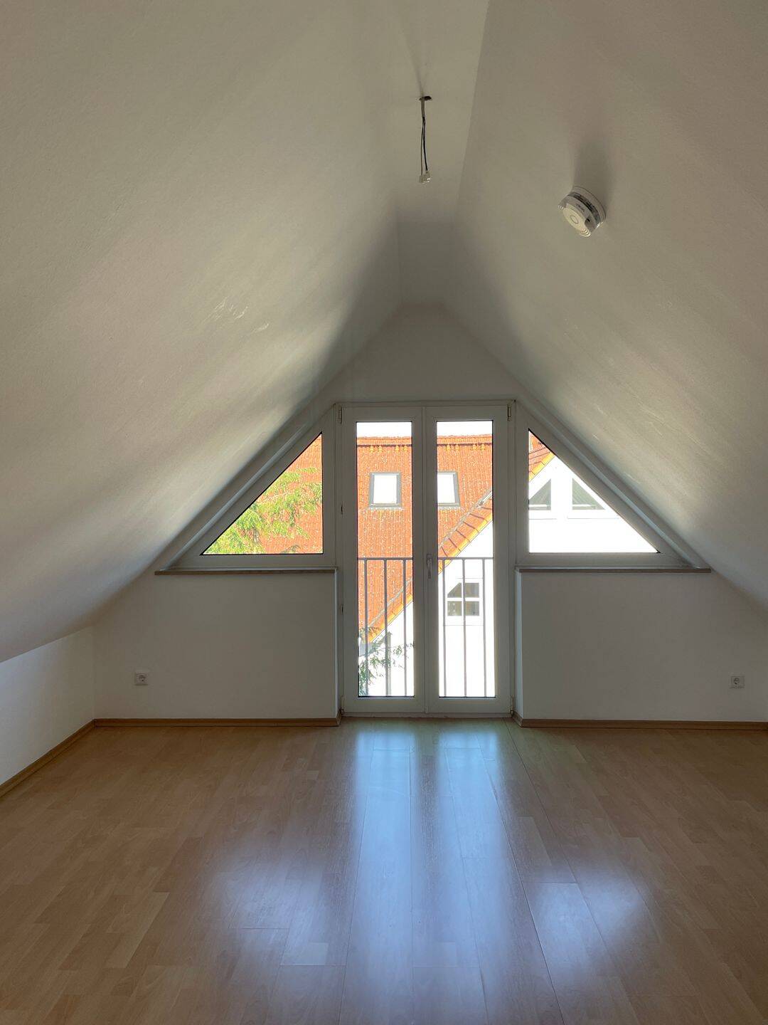 Helle Dachgeschoss-Wohnung in ruhiger Lage!, 91301 Forchheim