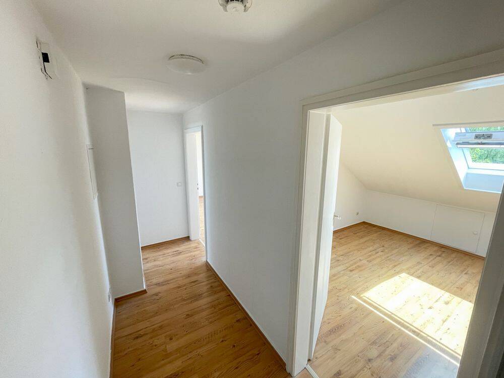 Frisch renovierte Dachgeschosswohnung in Bochum-Weitmar | ca. 57m² mit Gemeinschaftsgarten, 44795 Bochum (Weitmar Wiemelhausen)