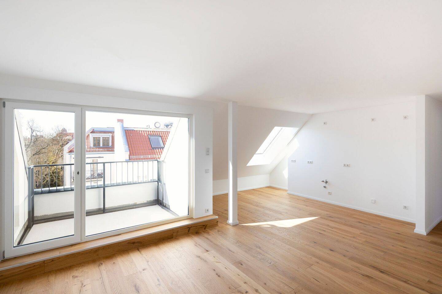 Über den Dächern Friedenaus: Lichtdurchflutetes Dachgeschoss im Erstbezug mit Aufdachterrasse., 12159 Berlin (Tempelhof-Schöneberg Friedenau Schöneberg)