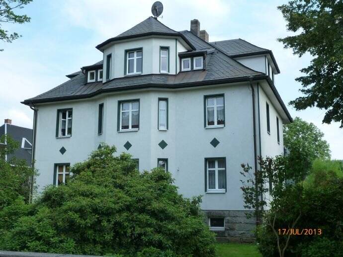 Sonnige Dachgeschosswohnung in villenartigem Wohnhaus, 8237 Steinberg