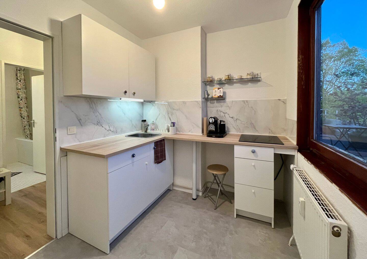 Singles aufgepasst: ruhige 1-Zimmer-Wo. mit großer Dachterrasse, 28197 Bremen