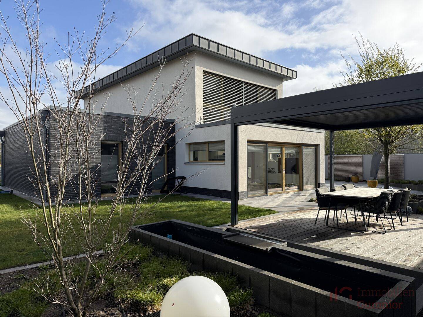 IMMOBILIEN GUMNIOR präsentiert: Luxuriöses Wohnen in moderner Architektur mit privatem Gartenparadies, 48465 Schüttorf