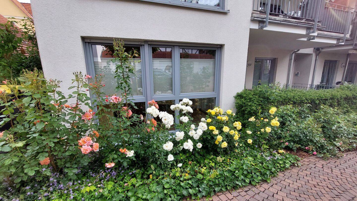Barrierefreies Wohnen im Zentrum: Helle Erdgeschosswohnung (Bj. 2012, A+, EBK, Balkon, Stellplatz), 34281 Gudensberg