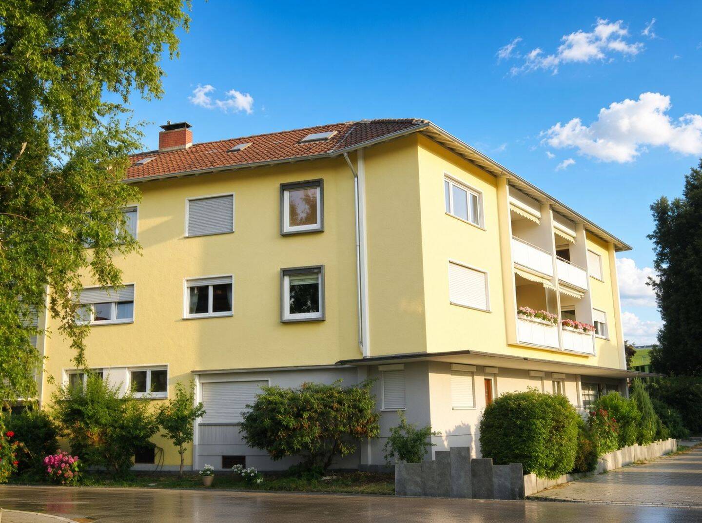 Helle 3,5-Zimmer-Dachgeschosswohnung mit EBK, Gäste-WC und Ausblick – 10 Geh-Min. zur Innenstadt, 78315 Radolfzell am Bodensee