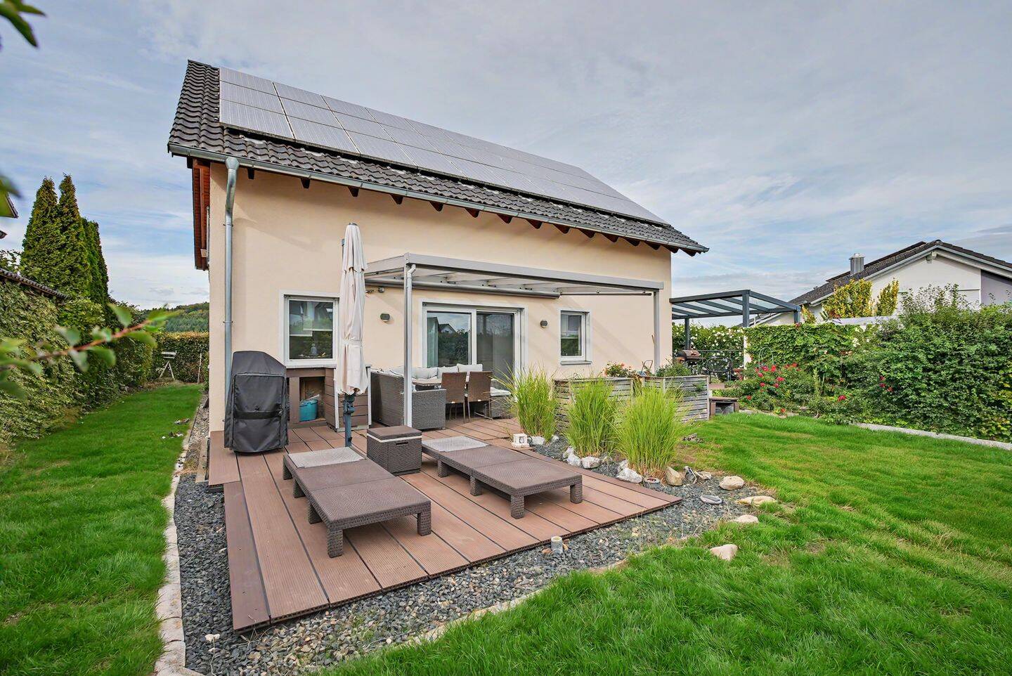 Energieeffizientes Familienhaus mit großer PV-Anlage, Speicher und Garten, 88436 Eberhardzell