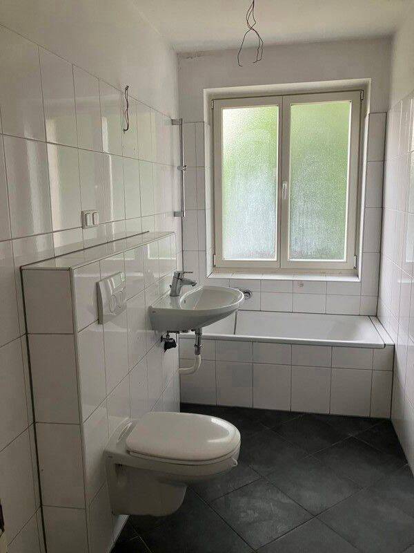 Grosse 2 Zimmerwohnung mit Balkon, 60486 Frankfurt am Main (Bockenheim Gallus Rödelheim Westend-Süd)