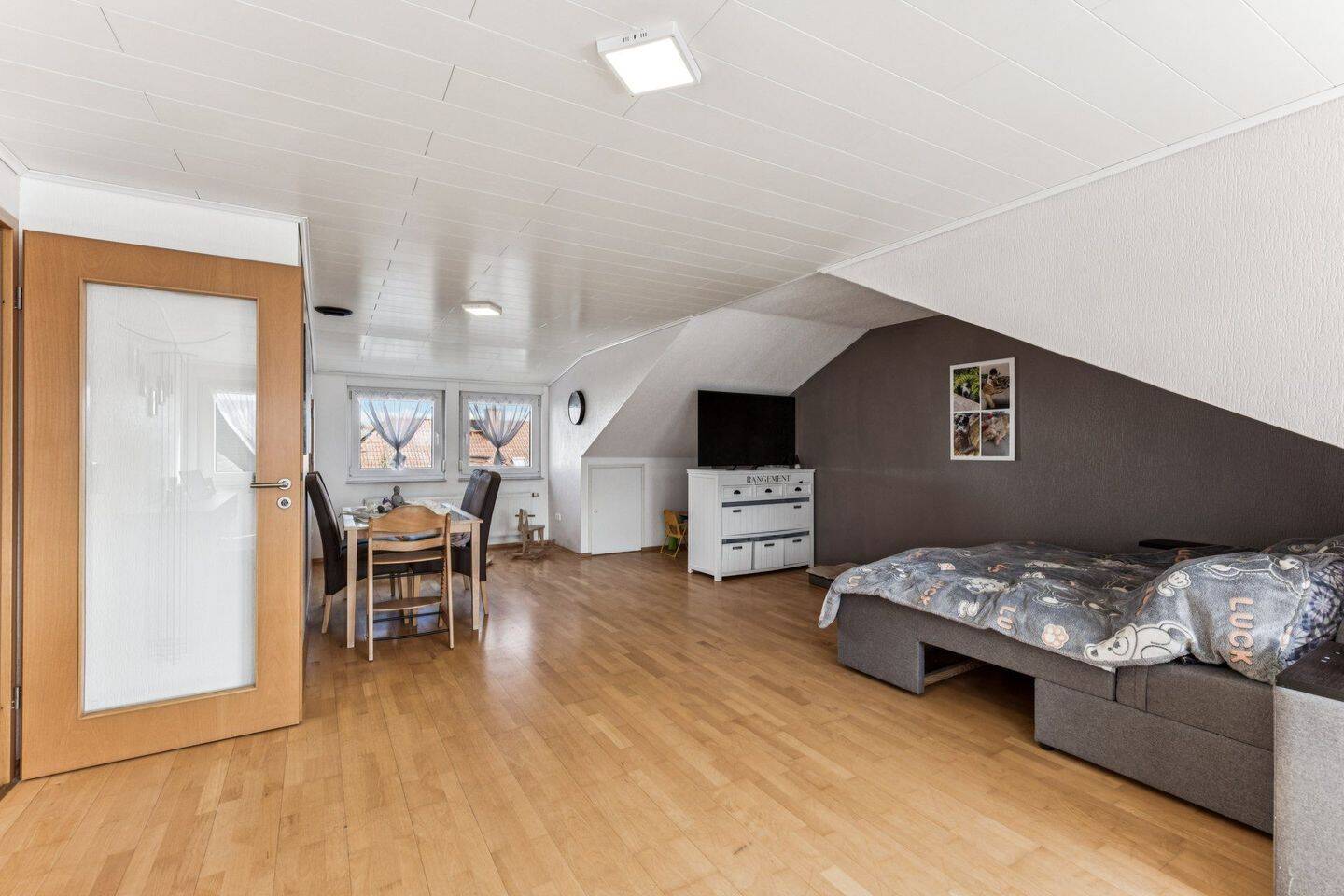 Attraktiv geschnittene 2-Zimmer-Dachgeschosswohnung, 35510 Butzbach