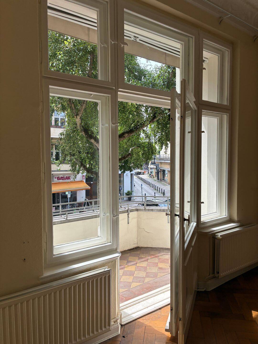 Charmante 4-Zimmer Wohnung mit Balkon in zentraler Lage, 10623 Berlin (Charlottenburg-Wilmersdorf Charlottenburg)