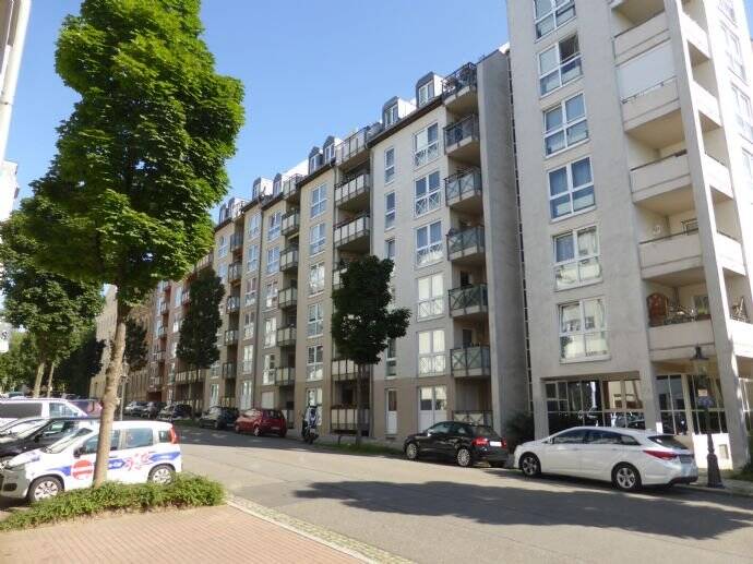 3-Raum-Wohnung mit Balkon, Einbauküche und Teilmöblierung, 9113 Chemnitz