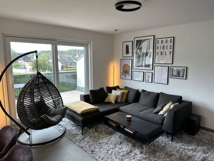 Neuwertige 3-Zimmer-Wohnung im Penthouse-Stil in Röttenbach im fränkischen Seenland zu vermieten, 91187 Röttenbach
