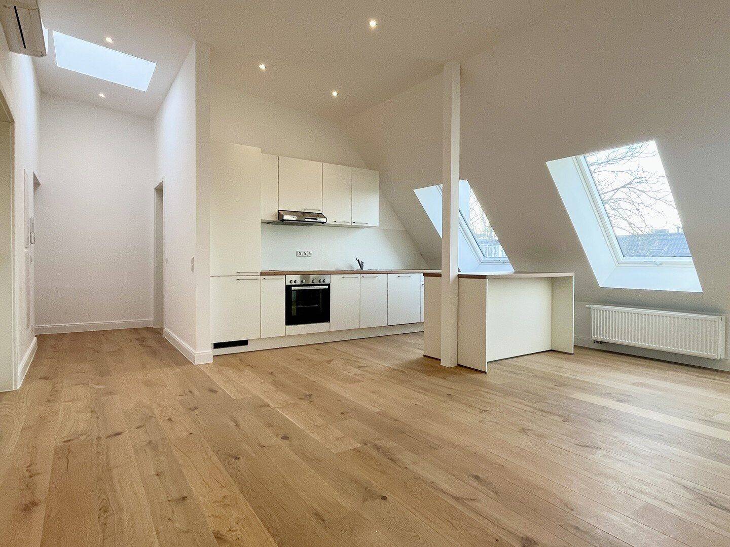 Dachgeschosswohnung mit Klimaanlage | 3 Zimmer | WG möglich | komplett saniert | Einbauküche, 12459 Berlin (Treptow-Köpenick)