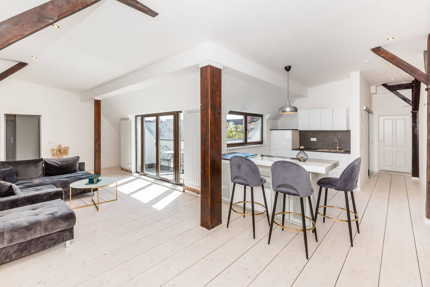 Helle Dachgeschoss-Wohnung mit Süd-/Ost-Balkon ohne Fahrstuhl, 14059 Berlin (Charlottenburg-Wilmersdorf Charlottenburg Westend)