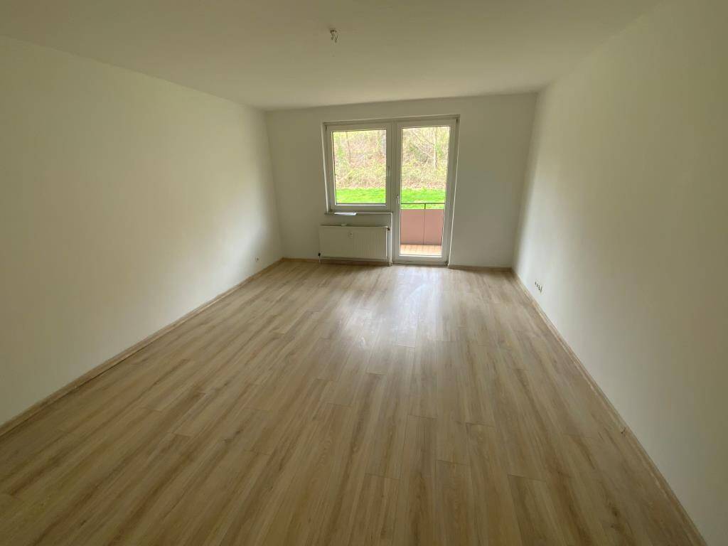 Bezugsfertig: großzügige 3-Zimmer-Wohnung mit Balkon in Plettenberg, 58840 Plettenberg