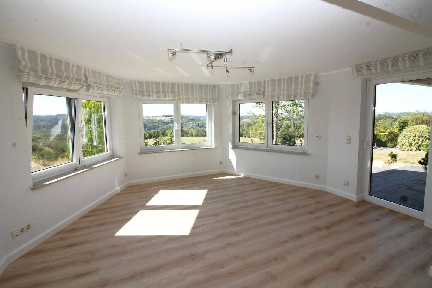 Einliegerwohnung mit super Weitblick, 53577 Neustadt (Wied)