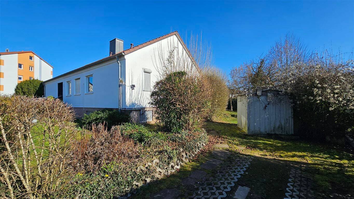 Freistehendes Einfamilienhaus in sehr guter Lage und wunderschönem Garten in Hammelburg, 97762 Hammelburg