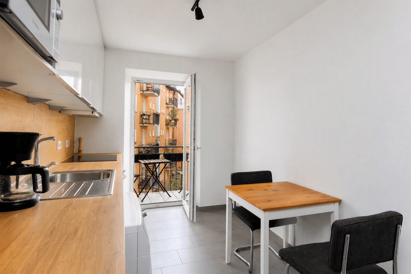 2,5-Zimmer-Wohnnung mit Balkon und Einbauküche, 80799 München (Maxvorstadt Schwabing-Freimann Schwabing-West)