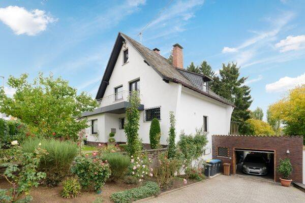 Einfamilienhaus mit Einliegerwohnung in beliebter Wohnlage in Kaisersesch, 56759 Kaisersesch