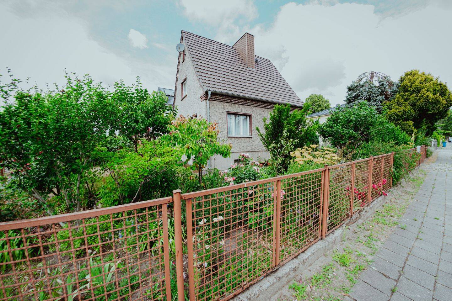 Freistehendes Einfamilienhaus mit großem Grundstück in Berlin 13053, 13053 Berlin (Lichtenberg Hohenschönhausen)