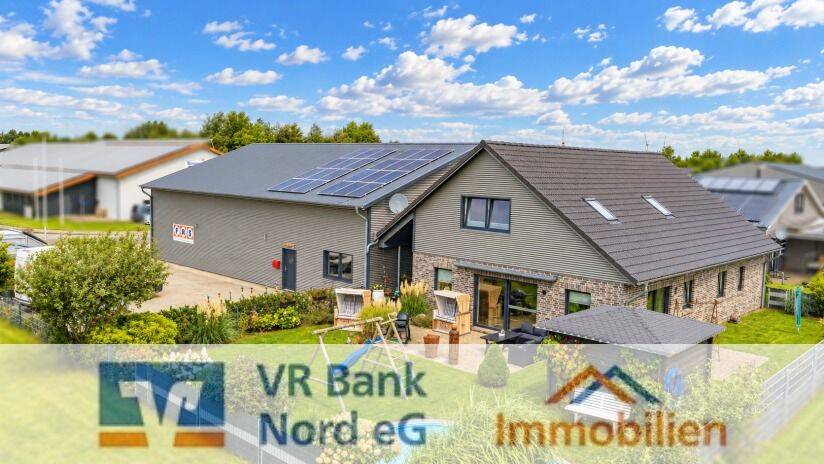 Attraktives Angebot im Gewerbegebiet – Energetisch hochwertiges EFH mit Halle, 25899 Niebüll
