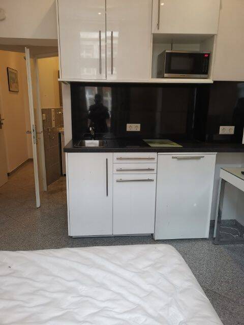 TOPLAGE ZUR GOETHE UNI 1 ZW STUDIO MÖBLIERT ! WARMIETE 850., INCL INTERNET HEIZUNG STROM WASSER FUSSLÄUFIG PENNY DM POST REWE ALTE OPER U BAHN, 60323 Frankfurt am Main (Westend-Nord Westend-Süd)