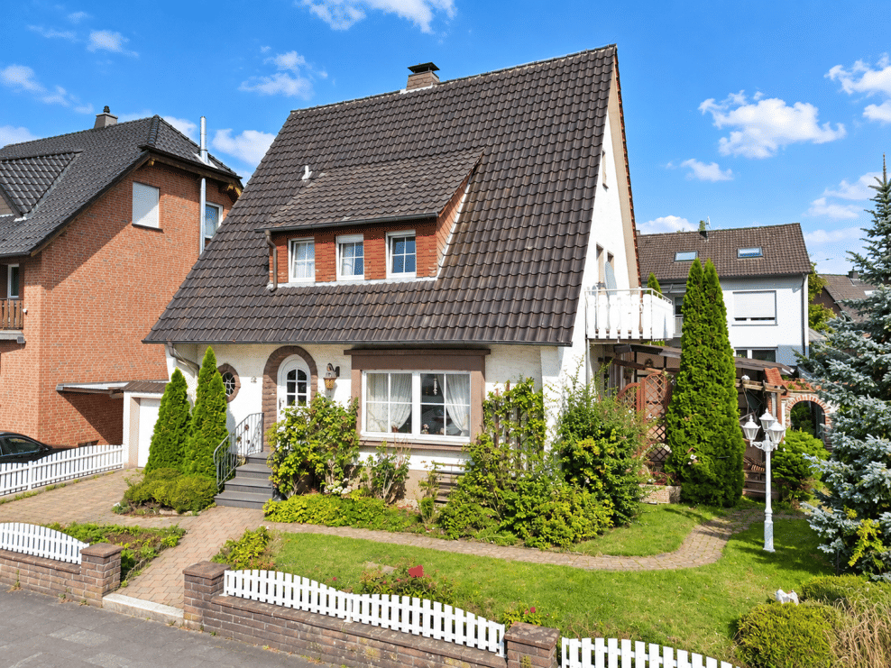***Einfamilienhaus mit Entwicklungspotenzial in Paderborn-Stadtheide***, 33102 Paderborn