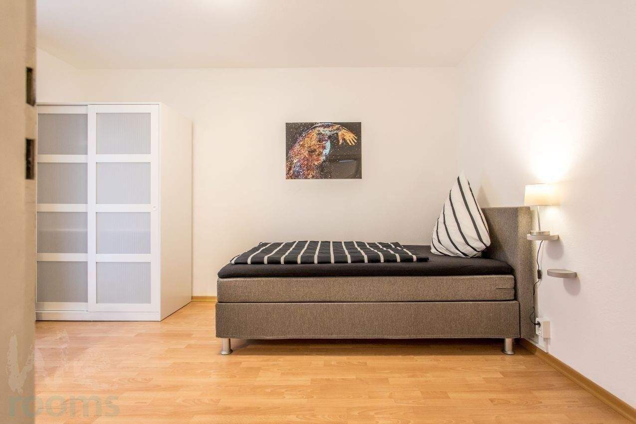 Ab 15.10.2026- modern möbliertes Zimmer in 3er WG – in zentraler Lage in Ffm-Rödelheim, 60489 Frankfurt am Main (Rödelheim)