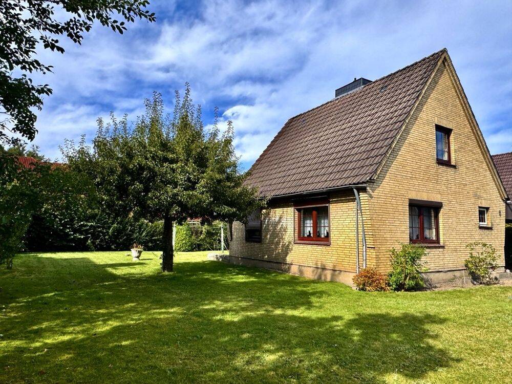 Einfamilienhaus in ruhiger und zentraler Lage von Heide mit Garage und Carport zu verkaufen, 25746 Heide