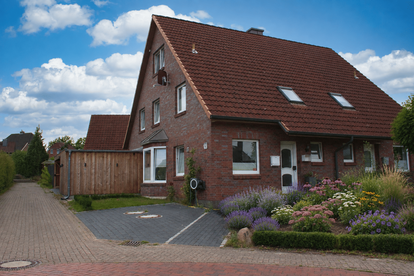 Ihr neues Zuhause in Harsefeld: Renovierte Haushälfte mit ausgebauten Dachboden, 21698 Harsefeld
