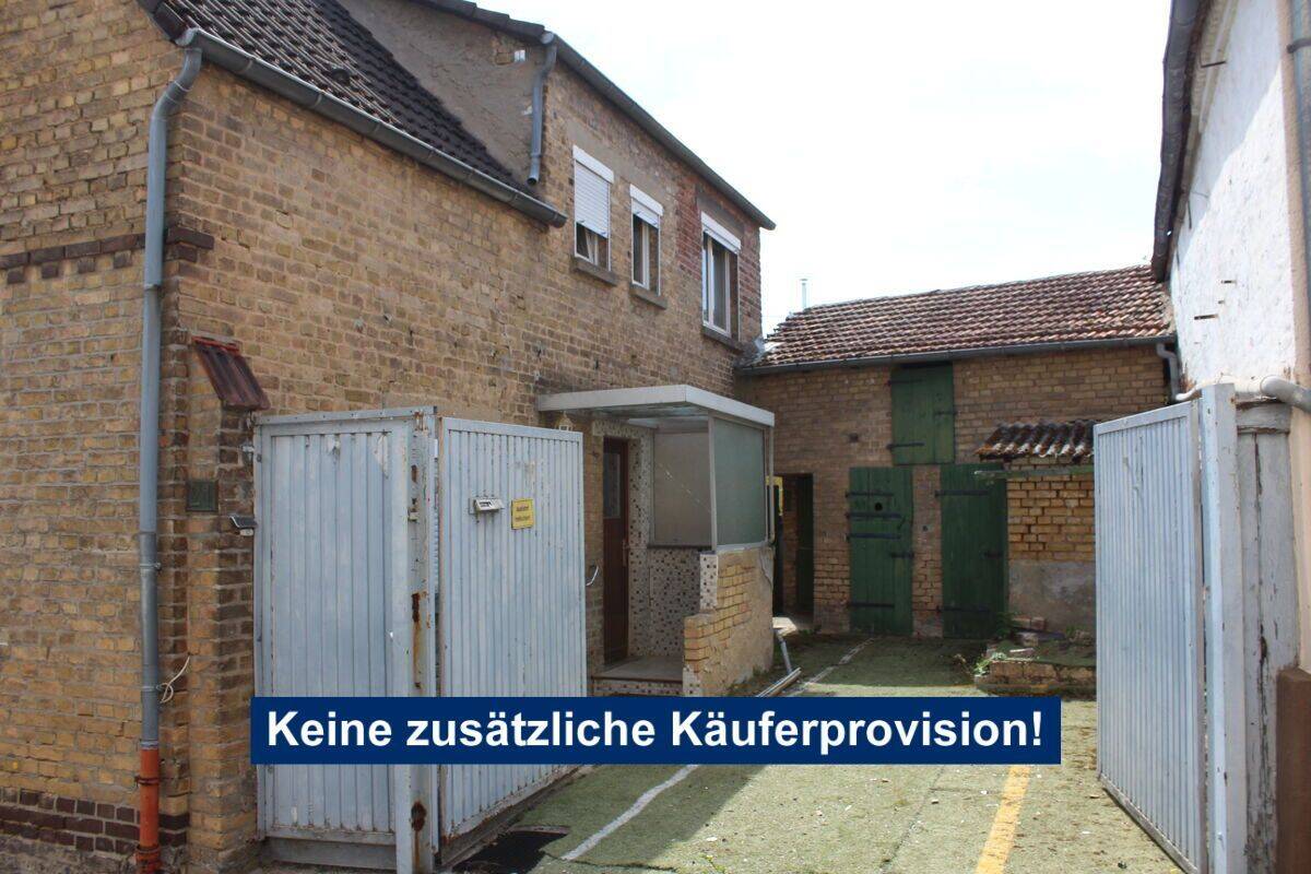 Kleines Haus mit Hof und Nebengebäude im historischen Ortskern, 65719 Hofheim am Taunus