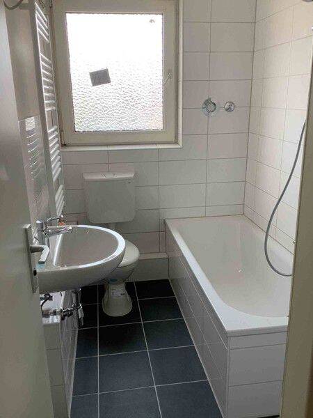 Sanierte 2 Zimmerwohnung mit Balkon, 60486 Frankfurt am Main (Bockenheim Gallus Rödelheim Westend-Süd)