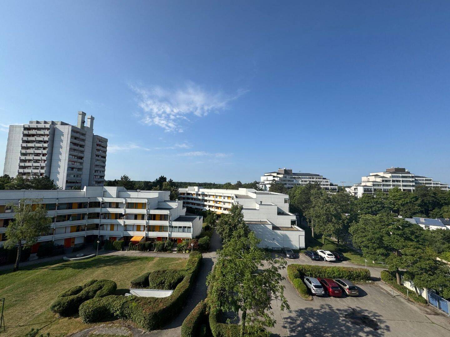 Traumblick in die Ferne – helles 1-Zimmer-Apartment im 5. Stock in Unterschleißheim, 85716 Unterschleißheim