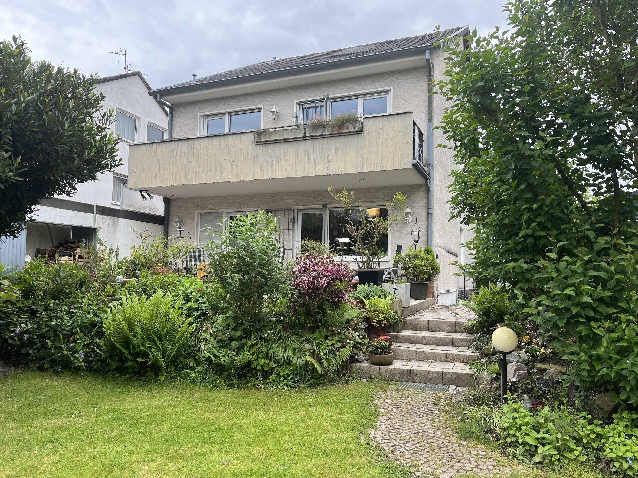 Freistehendes Ein-/Zweifamilienhaus mit schönem Garten in Ruhiglage Bonn-Röttgen, 53125 Bonn