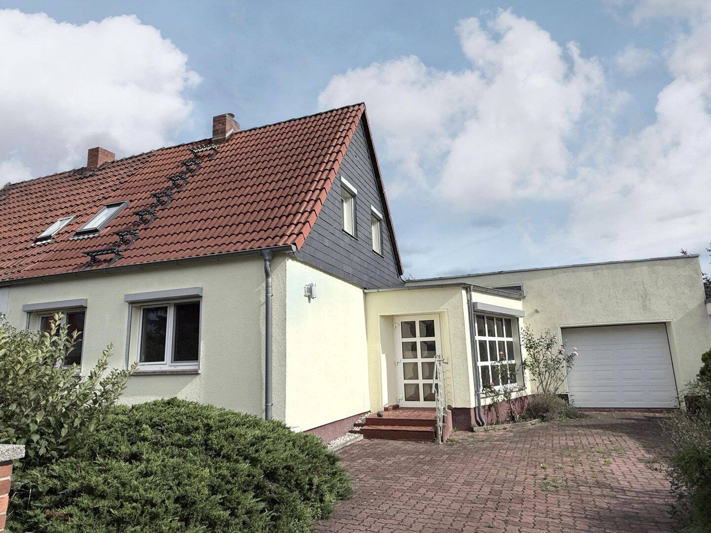 Familienfreundliches Wohnen, 6132 Halle (Saale) (Ammendorf-Beesen Planena Radewell-Osendorf Silberhöhe)