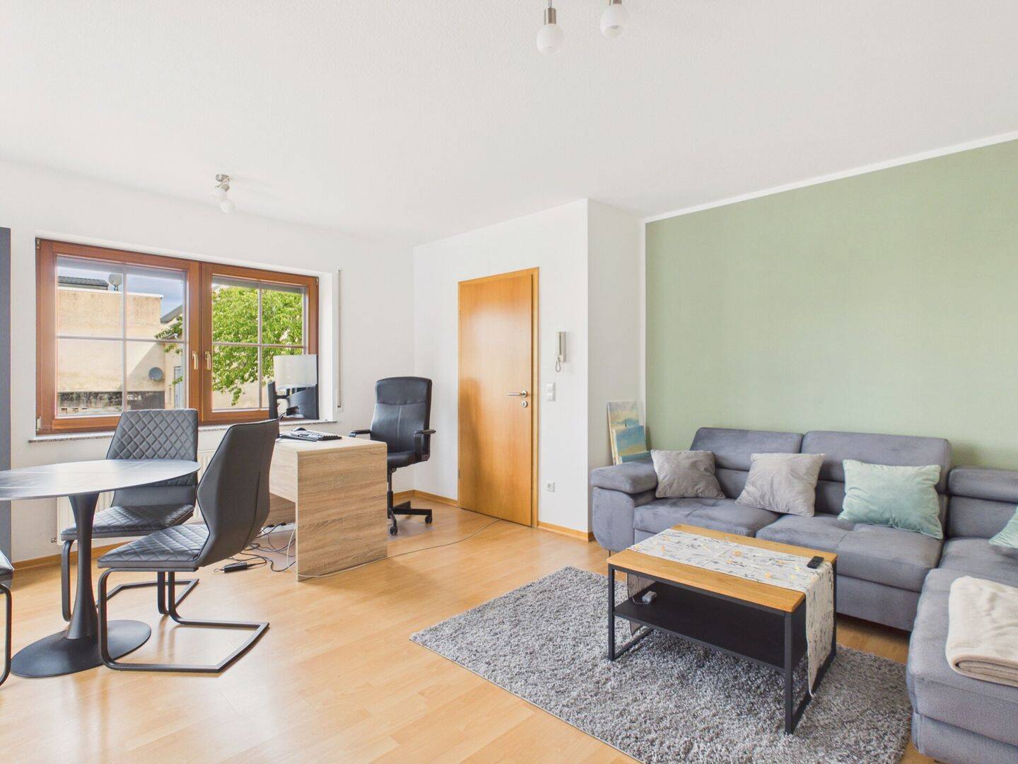 Gepflegte 2-Zimmer-Wohnung mit Terrasse, Einbauküche und Gartennutzung in Leiningen, 56291 Leiningen