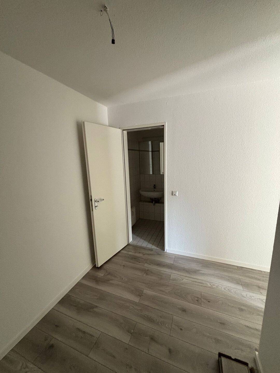 Ruhige 3-Zimmer-Wohnung mit Balkon in Hannover-Kattenbrookstrift, 30539 Hannover