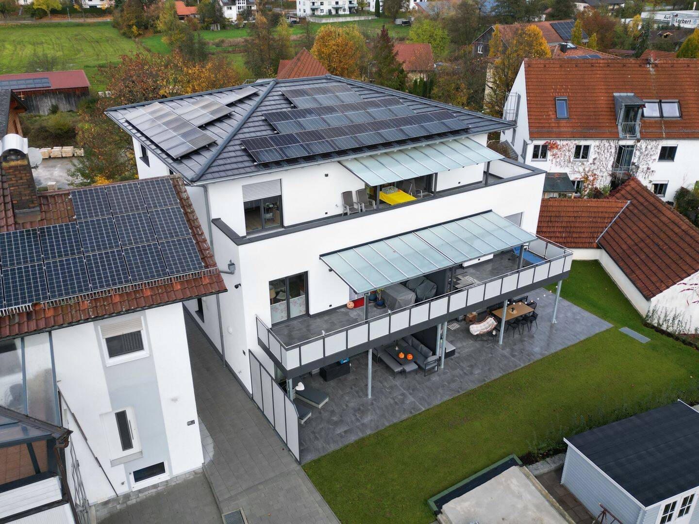 Moderne 3-Zimmer-Wohnung im KFW-40-Standard mit Balkon, Aufzug und Einbauküche in Ascha, 94347 Ascha