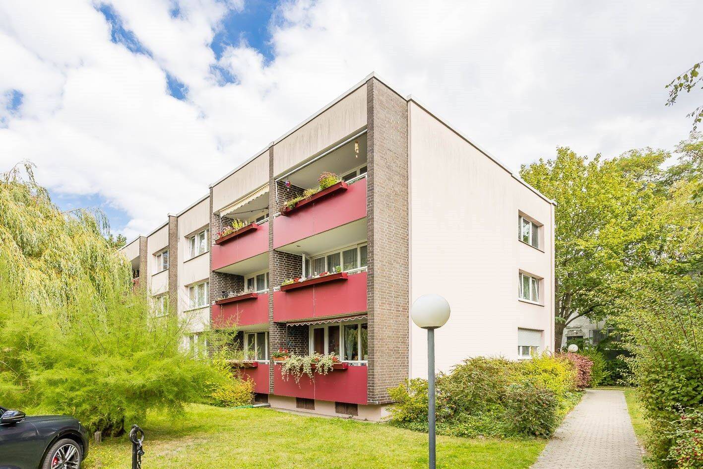 **Toplage**Großzügig geschnittene Wohnung an der Grenze zu Lichterfelde inkl. zwei Pkw-Stellplätze!, 12277 Berlin (Tempelhof-Schöneberg Mariendorf Marienfelde)