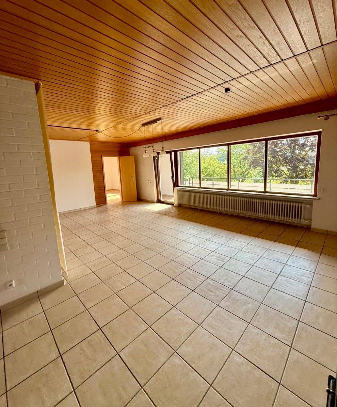 2-Zimmer Wohnung 85 m2 Balkon Kamin Küche Stellplatz ab Oktober 2026, 35398 Gießen