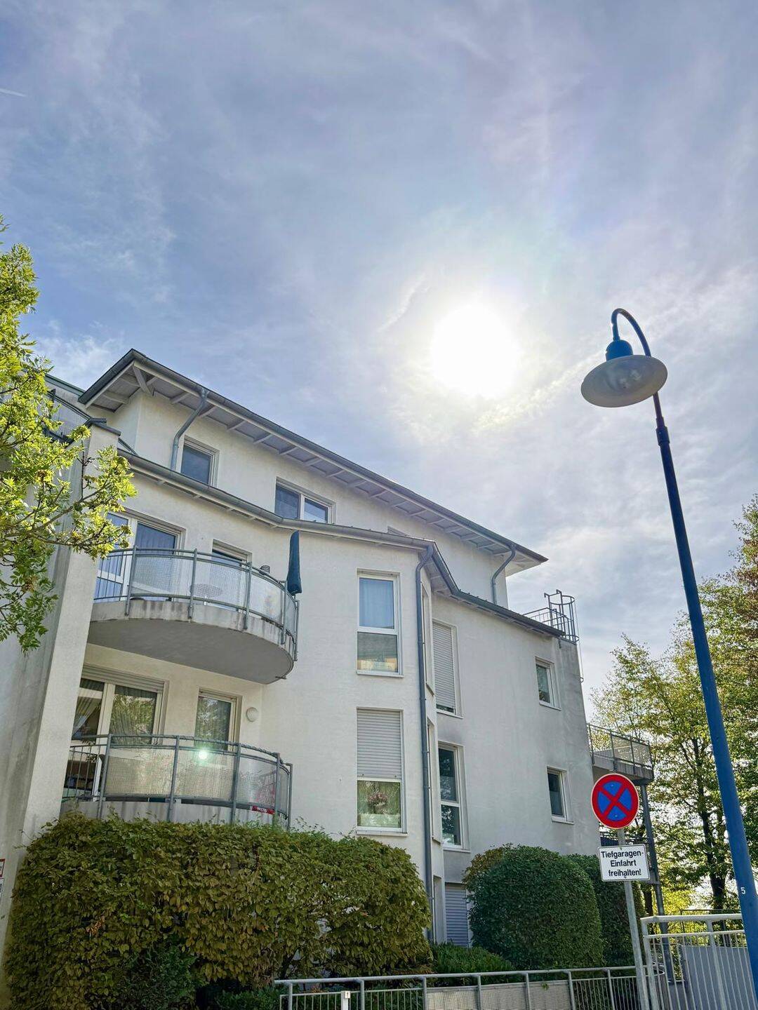 Helle 2-Zimmer-Wohnung mit Balkon und Aufzug direkt am Schloss Freudenberg, 65201 Wiesbaden (Dotzheim Frauenstein Schierstein)