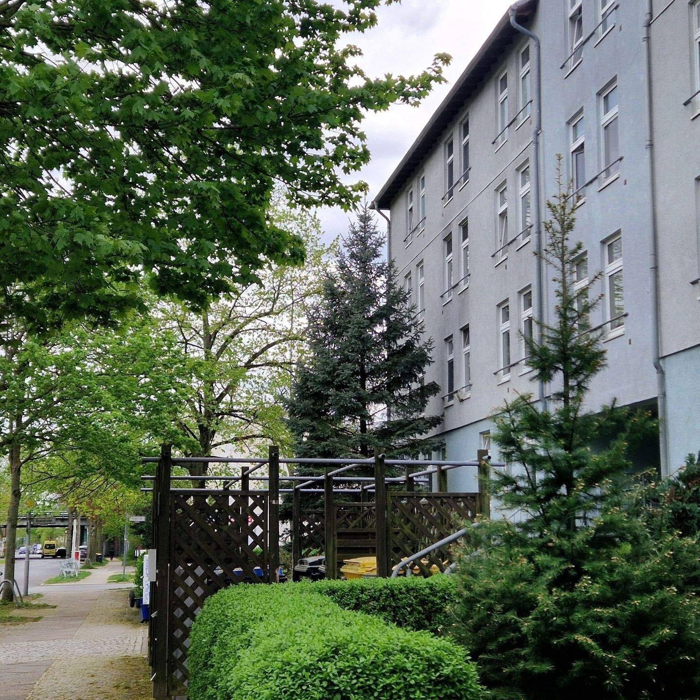Teilmöblierte Single-Wohnung zwischen BER und Adlershof, 12524 Berlin (Treptow-Köpenick Altglienicke Kleingartenanlage Falkenbrunn 1)