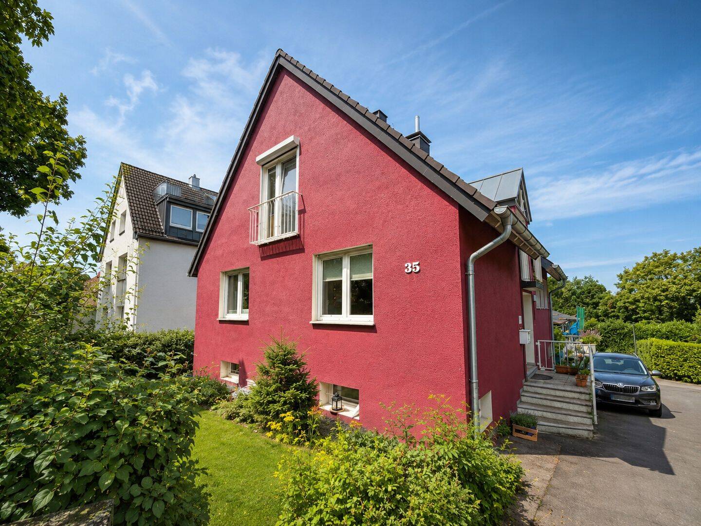 Freistehendes gepflegtes Einfamilienhaus mit 5 Zimmern und beidseitigen Gärten, 42659 Solingen (Burg Höhscheid Solingen-Mitte)